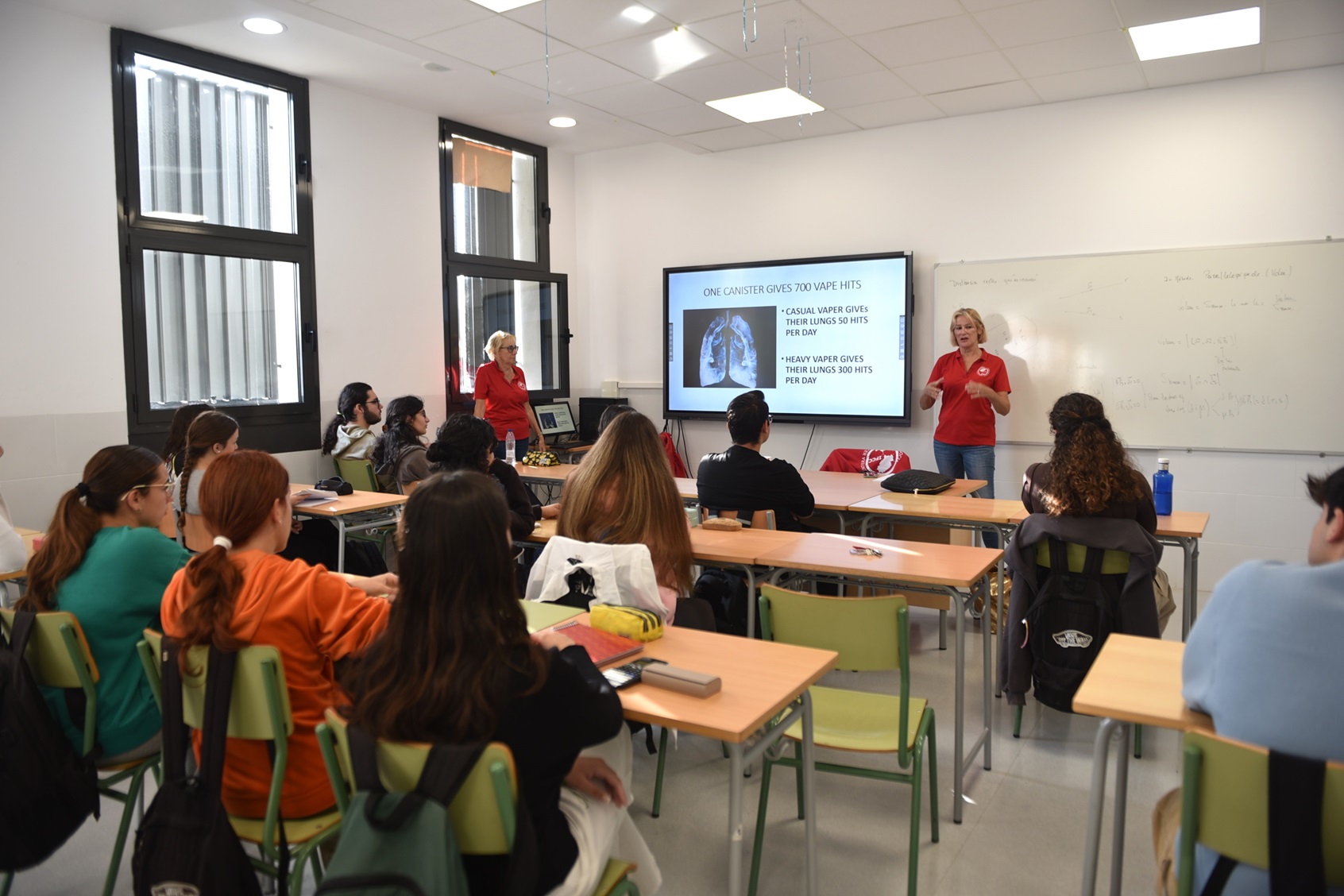 Charla educativa sobre riesgos del vapeo - IFCC